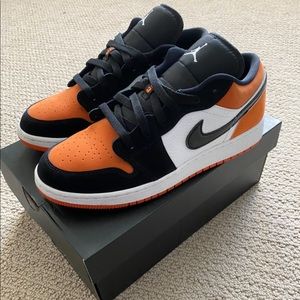 JORDAN 1 LOW SHATTERED BACKBOARD